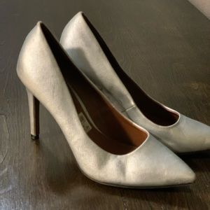 Christian Siriano Silver heels / pumps size 9
